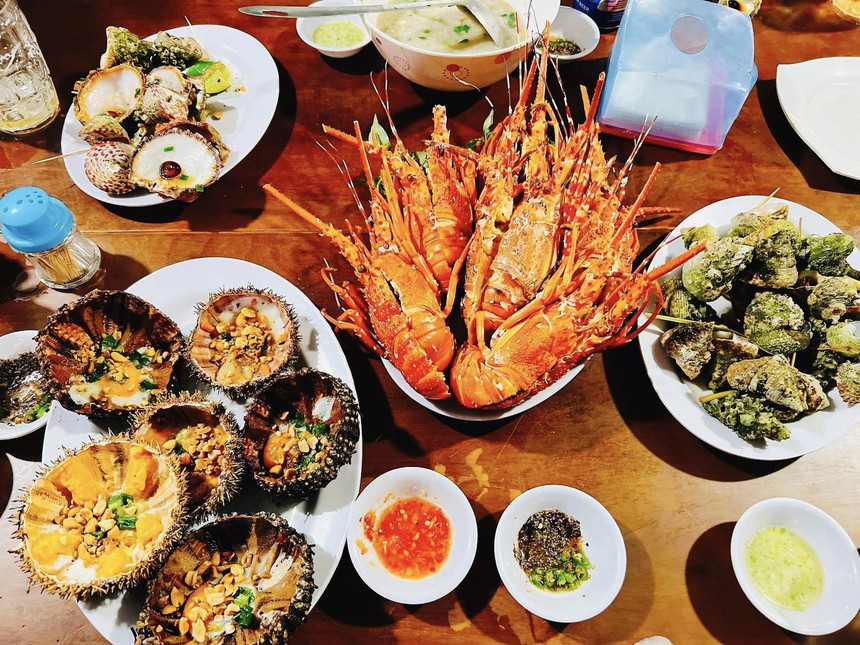 Trước mặt bạn đưa vợ 2 triệu đi chợ nhưng sau lưng lại nhắn tin “Chỉ được tiêu 200 nghìn”, anh chồng đứng hình với mâm cơm có 1-0-2 - Ảnh 3.