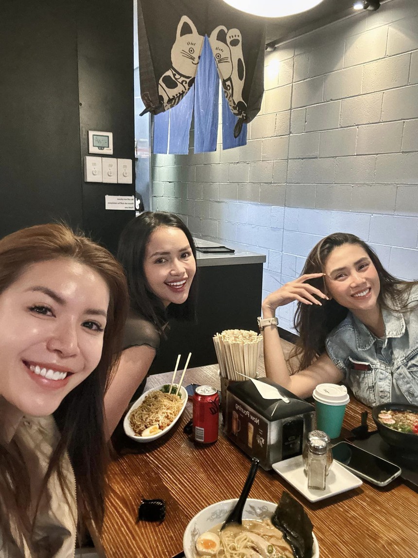 Hoa hậu Ngọc Châu lộ diện với gương mặt đơ cứng, netizen nghi vấn 'dao kéo' quá đà - Ảnh 2.