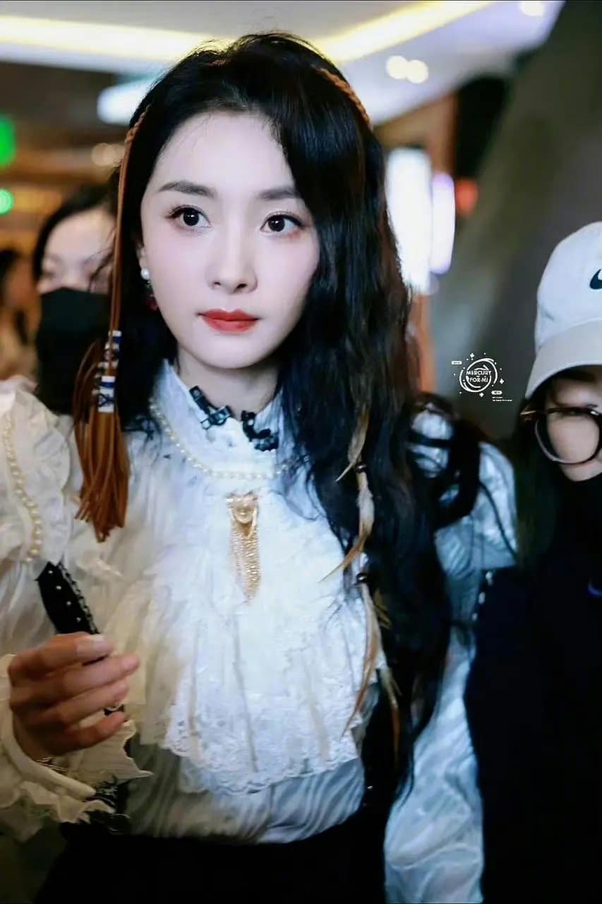 Dương Mịch bị "fan ruột" tung ảnh chưa chỉnh sửa, nhan sắc thật bị phơi bày hoàn toàn - Ảnh 2.