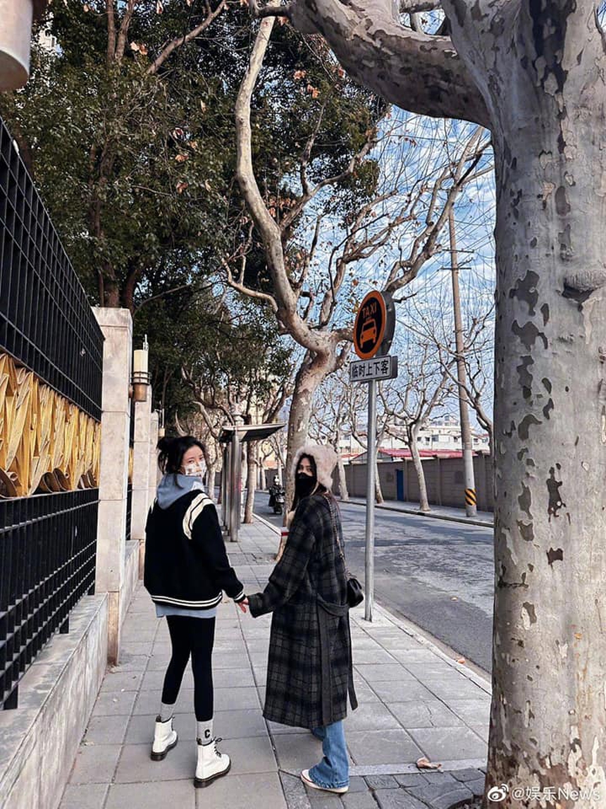 Phát sốt với cảnh 2 mỹ nữ đẹp nhất 'Trường nguyệt tẫn minh' ôm ấp thân thiết, fan đẩy thuyền rần rần trên Weibo - Ảnh 7. Phát sốt với cảnh 2 mỹ nữ đẹp nhất 'Trường nguyệt tẫn minh' ôm ấp thân thiết, fan đẩy thuyền rần rần trên Weibo - Ảnh 7.