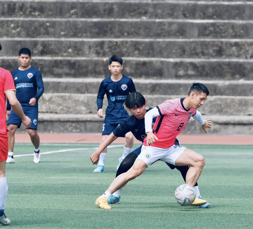 HLV Park Hang-seo mừng ra mặt, ôm thắm thiết khi trò cũ sang Hàn Quốc thăm - Ảnh 4.