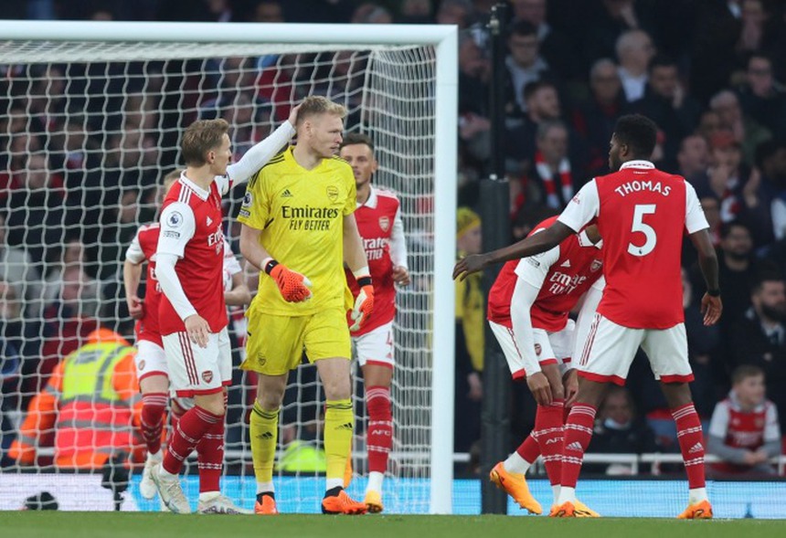 Ramsdale bị CĐV chế nhạo là 'De Gea của thành London' sau sai lầm thảm họa - Ảnh 5.