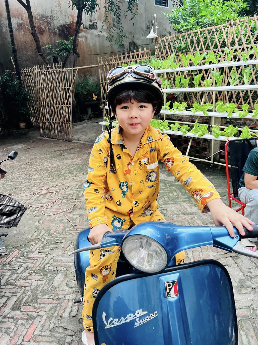 Con trai màn ảnh của Doãn Quốc Đam và Lan Phương: Chuyên làm mẫu nhí, khả năng học thoại cực siêu - Ảnh 3.