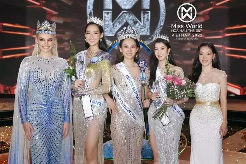 Những nàng hậu cao trên 1m8 của làng nhan sắc Việt - Ảnh 2.