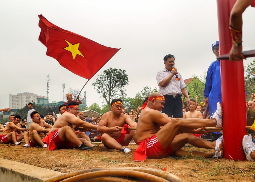 Tưng bừng Lễ hội Đền Trấn Vũ và nghi lễ 'Kéo co ngồi' - Ảnh 4.