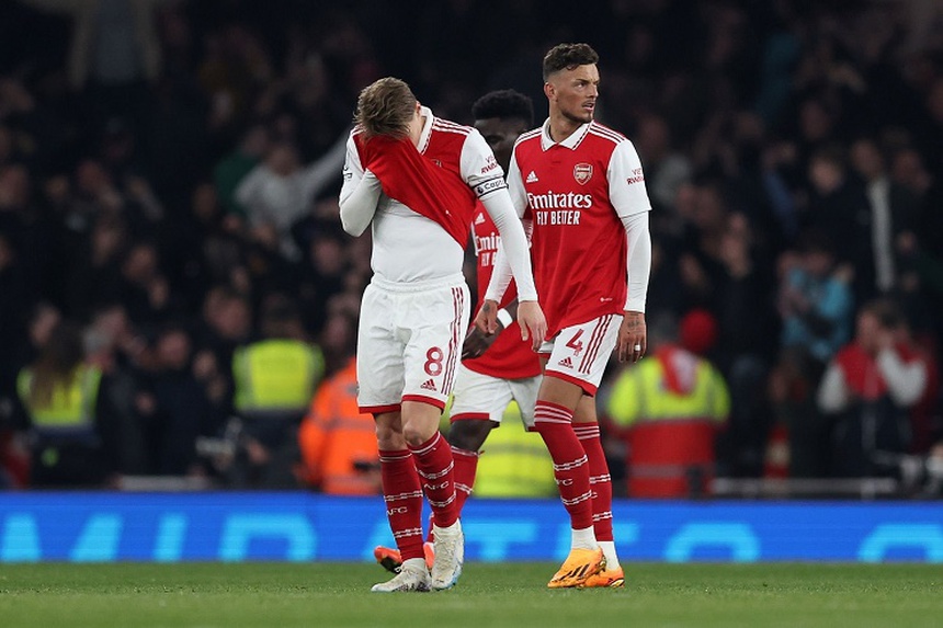 Cuộc đua vô địch Premier League: Cú sảy chân tai hại của MU trước Man City đang hiện ra trước mắt Arsenal - Ảnh 2.