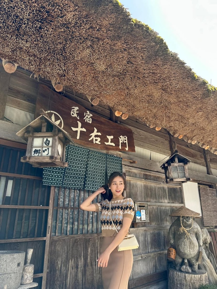 Điểm danh những set đồ trông đơn giản nhưng đậm mùi tiền của Phương Oanh  - Ảnh 1.