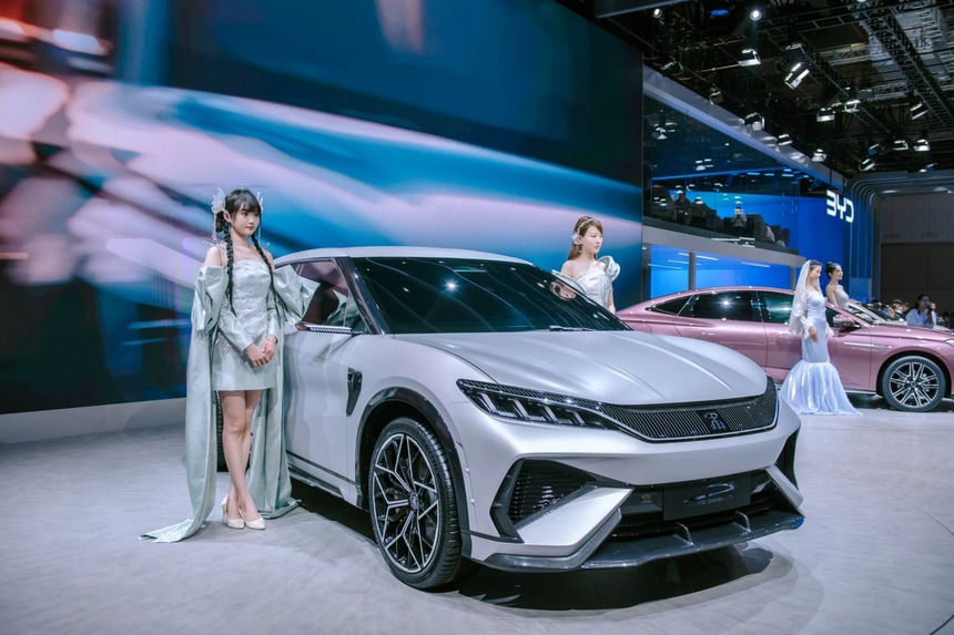 Hãng xe sắp xây nhà máy tại Việt Nam ra mắt ô tô điện mới: Đầu Kia EV6, đuôi Porsche Cayenne, cùng cỡ VinFast VF 8 - Ảnh 2.