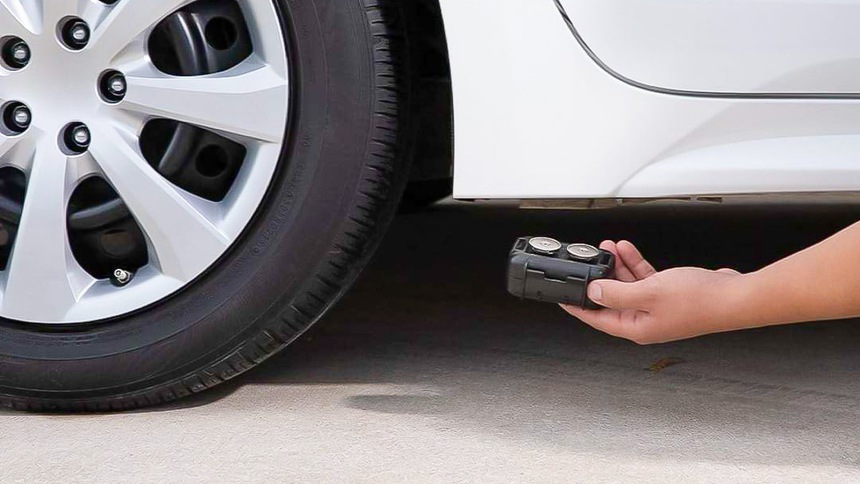 Rộ clip chỉ cách dùng nắm cát tìm thiết bị định vị trên ô tô: Nhiều người xem xong không lý giải nổi 1 điều - Ảnh 3. Rộ clip chỉ cách dùng nắm cát tìm thiết bị định vị trên ô tô: Nhiều người xem xong không lý giải nổi 1 điều - Ảnh 3.