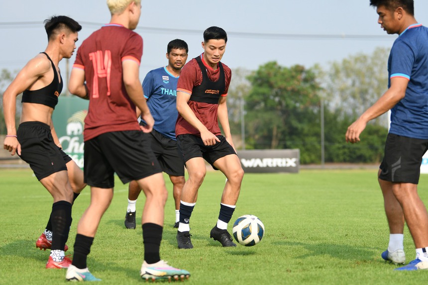 HLV U22 Thái Lan chọn sẵn 11 đá chính, tự tin đấu U22 Việt Nam tại SEA Games 32 - Ảnh 3.