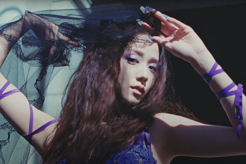 (TIN CN) Danh tiếng vươn tầm quốc tế, Jisoo Blackpink vẫn kém ngoại ngữ? - Ảnh 5.