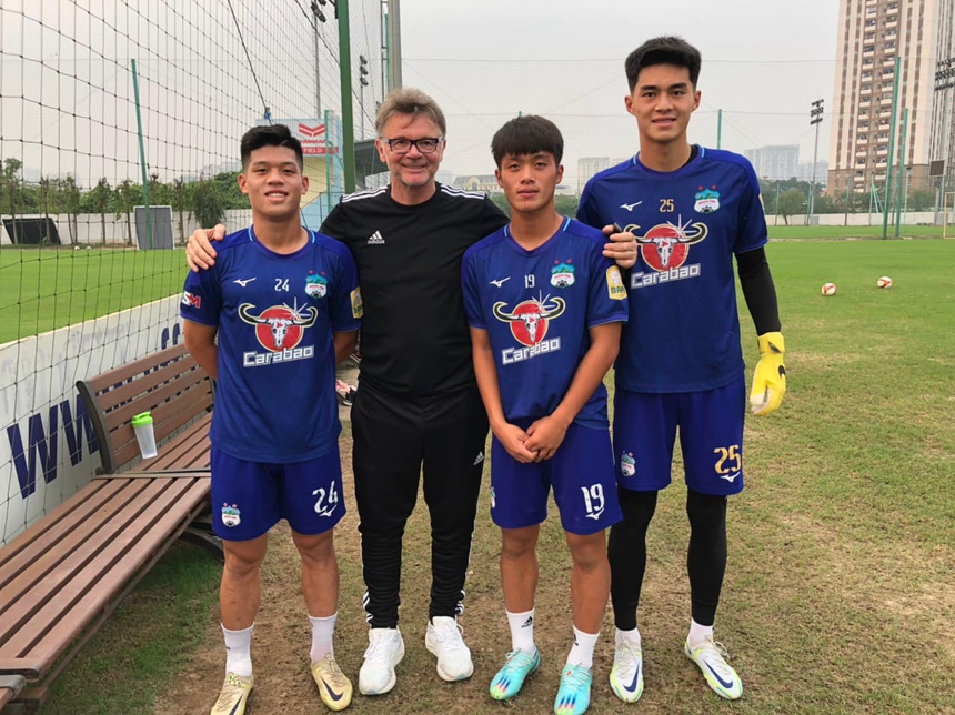 Bóng đá Việt Nam ngày 24/4: U22 Việt Nam sẽ góp mặt ở trận chung kết SEA Games 32 - Ảnh 2. Bóng đá Việt Nam ngày 24/4: U22 Việt Nam sẽ góp mặt ở trận chung kết SEA Games 32 - Ảnh 2.