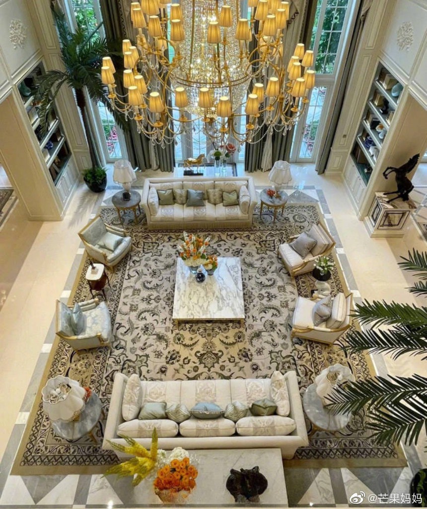 Căn nhà tân hôn giá 3 ngàn tỷ của Hà Siêu Liên - Đậu Kiêu: Rộng 4.500m2 như cung điện, bề thế đến nỗi netizen sợ đi vào sẽ lạc đường - Ảnh 4. Căn nhà tân hôn giá 3 ngàn tỷ của Hà Siêu Liên - Đậu Kiêu: Rộng 4.500m2 như cung điện, bề thế đến nỗi netizen sợ đi vào sẽ lạc đường - Ảnh 4.