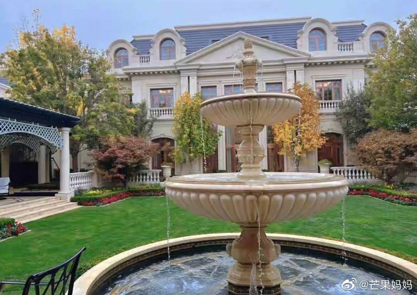 Căn nhà tân hôn giá 3 ngàn tỷ của Hà Siêu Liên - Đậu Kiêu: Rộng 4.500m2 như cung điện, bề thế đến nỗi netizen sợ đi vào sẽ lạc đường - Ảnh 3. Căn nhà tân hôn giá 3 ngàn tỷ của Hà Siêu Liên - Đậu Kiêu: Rộng 4.500m2 như cung điện, bề thế đến nỗi netizen sợ đi vào sẽ lạc đường - Ảnh 3.