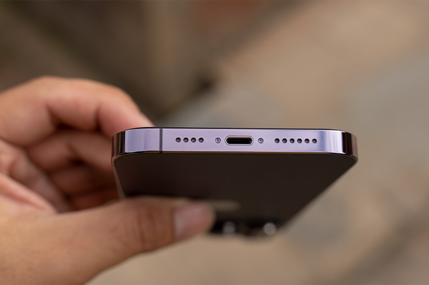 iPhone bắt đầu sạc chập chờn, bạn cần làm ngay việc này trước khi đem sửa! - Ảnh 1.