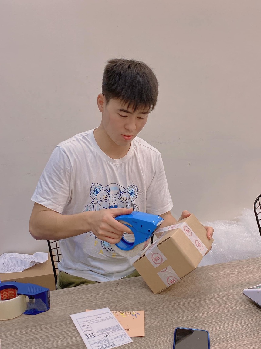 Cách livestream kiếm tiền tỷ khi yêu cầu thủ: Ăn mặc thế nào hay hớ hênh đều tính sẵn, tin đồn ập đến vẫn xử khéo để khách liên tục "chốt đơn" - Ảnh 12.