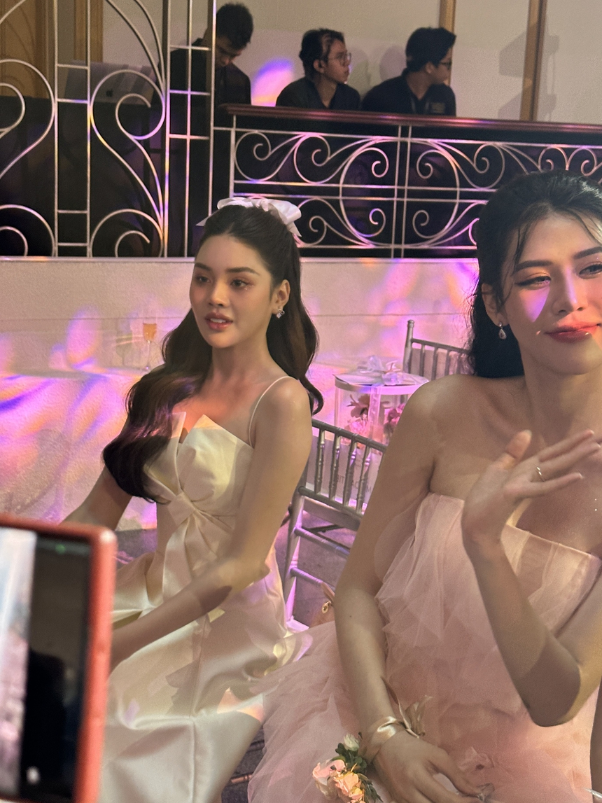 Dịu Thảo đọ sắc Đan Tiên qua camera thường, ai đỉnh hơn không quan trọng bằng 'meme' của mỹ nhân này - Ảnh 4.