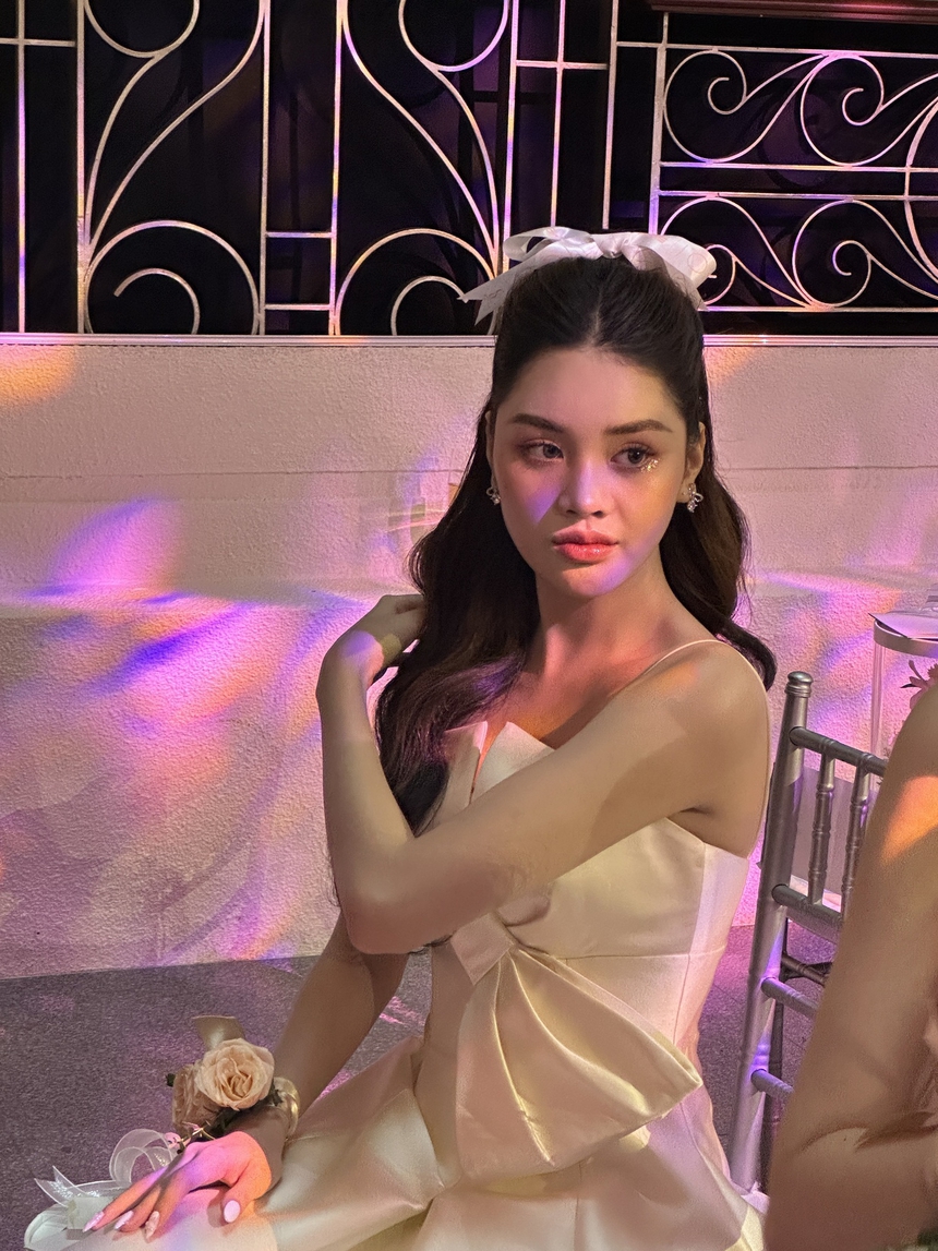 Dịu Thảo đọ sắc Đan Tiên qua camera thường, ai đỉnh hơn không quan trọng bằng 'meme' của mỹ nhân này - Ảnh 2.