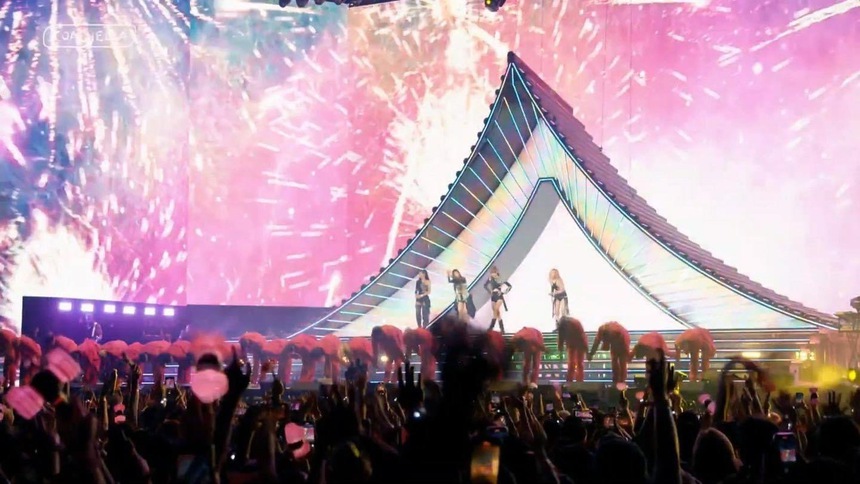 Đỉnh như BLACKPINK: "Nhuộm hồng" Coachella, đám đông chạy như vũ bão để kịp xem nhóm - Ảnh 5.
