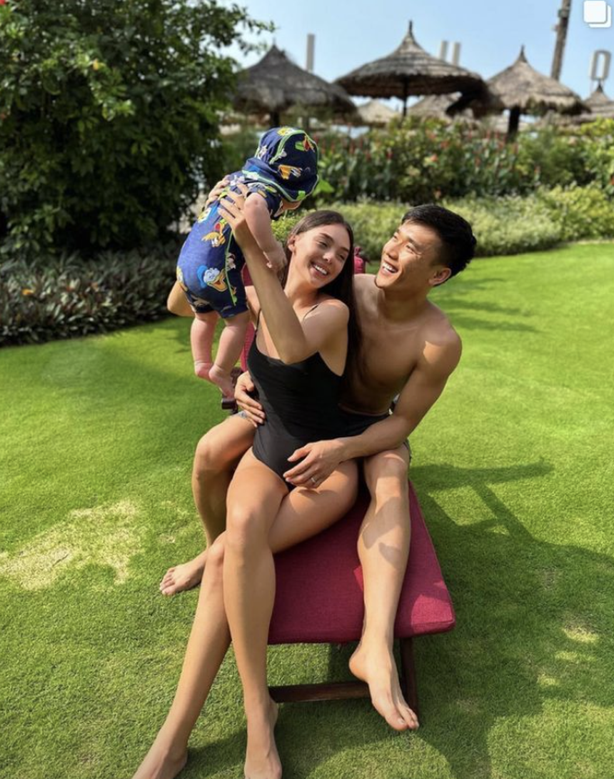 Vợ Tây của Bùi Tiến Dũng khoe cặp chân thon dài chuẩn người mẫu, mặt mộc bên chàng gây chú ý - Ảnh 3. Vợ Tây của Bùi Tiến Dũng khoe cặp chân thon dài chuẩn người mẫu, mặt mộc bên chàng gây chú ý - Ảnh 3.