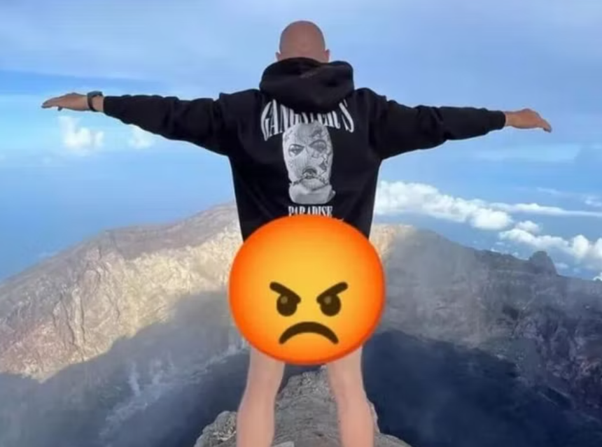 Những lần "nghịch dại" của du khách khi đi du lịch khiến dân địa phương cực kỳ khó chịu, có người bị trục xuất, có người thì bị cấm vĩnh viễn - Ảnh 2.