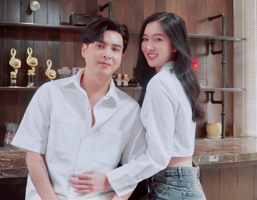 Bạn gái Hồ Quang Hiếu khoe góc nghiêng thần thánh, cư dân mạng nghi chỉnh sửa một điểm trên gương mặt - Ảnh 4.