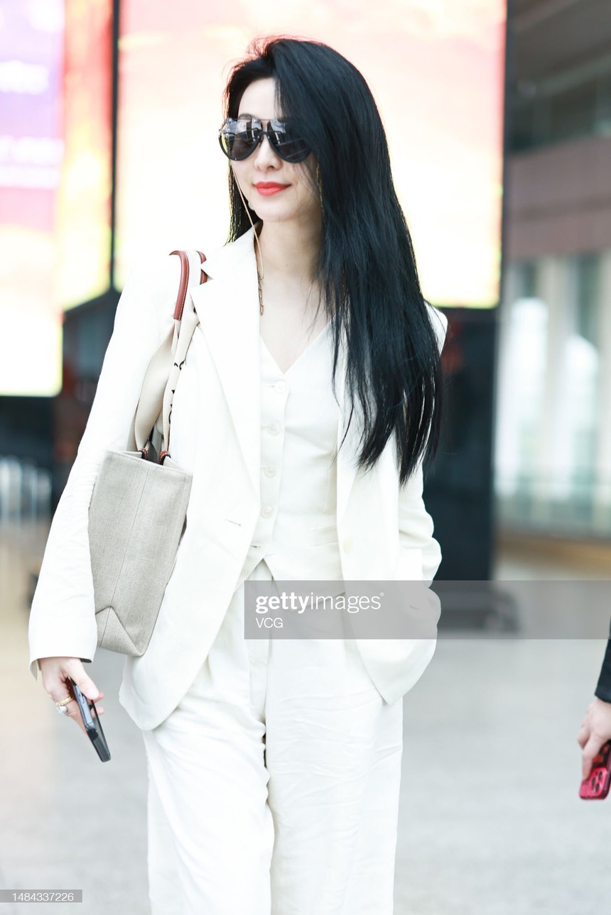 Đẳng cấp nhan sắc Phạm Băng Băng tại sân bay qua “ống kính tử thần”: Cứ ngỡ hình fan chụp, lung linh như cảnh phim về giới tài phiệt - Ảnh 6.