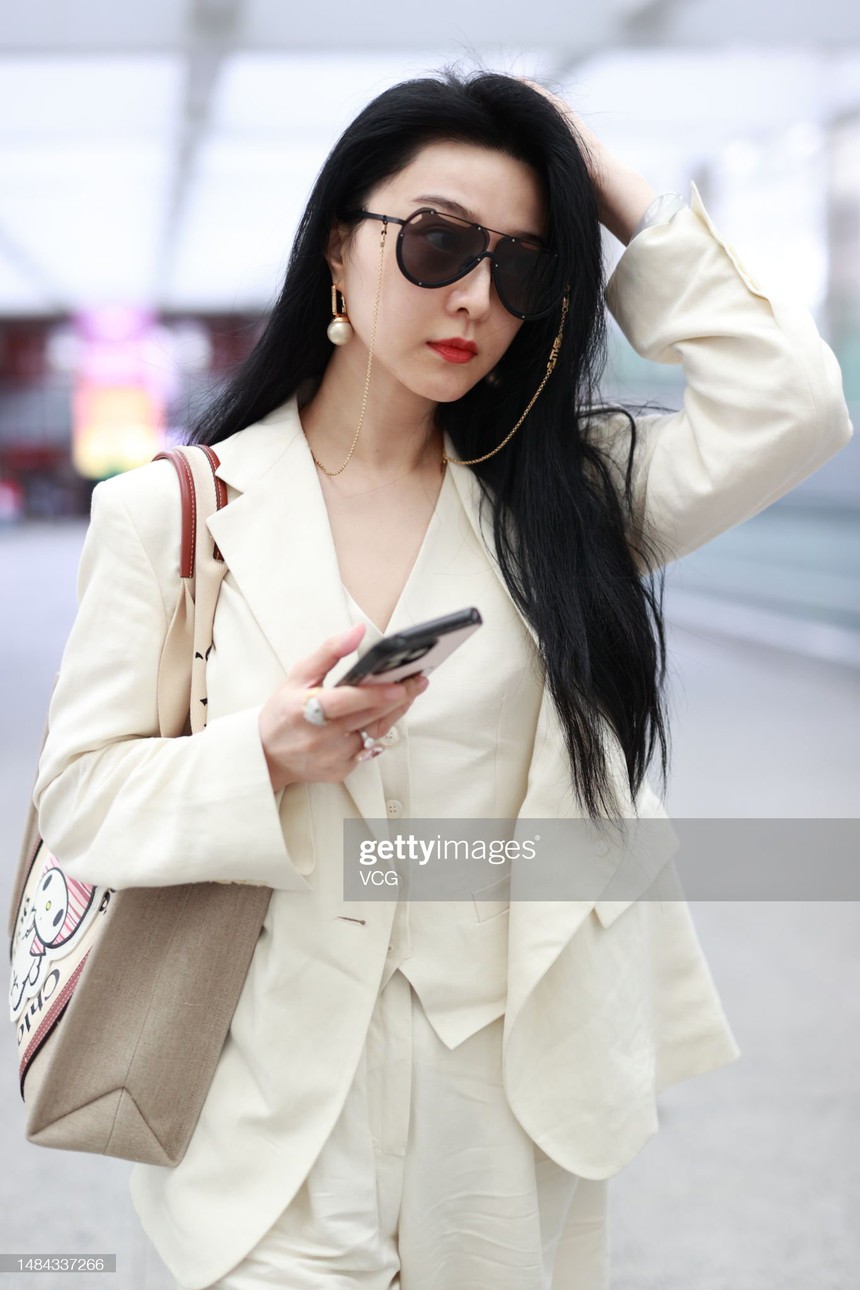 Đẳng cấp nhan sắc Phạm Băng Băng tại sân bay qua “ống kính tử thần”: Cứ ngỡ hình fan chụp, lung linh như cảnh phim về giới tài phiệt - Ảnh 7.