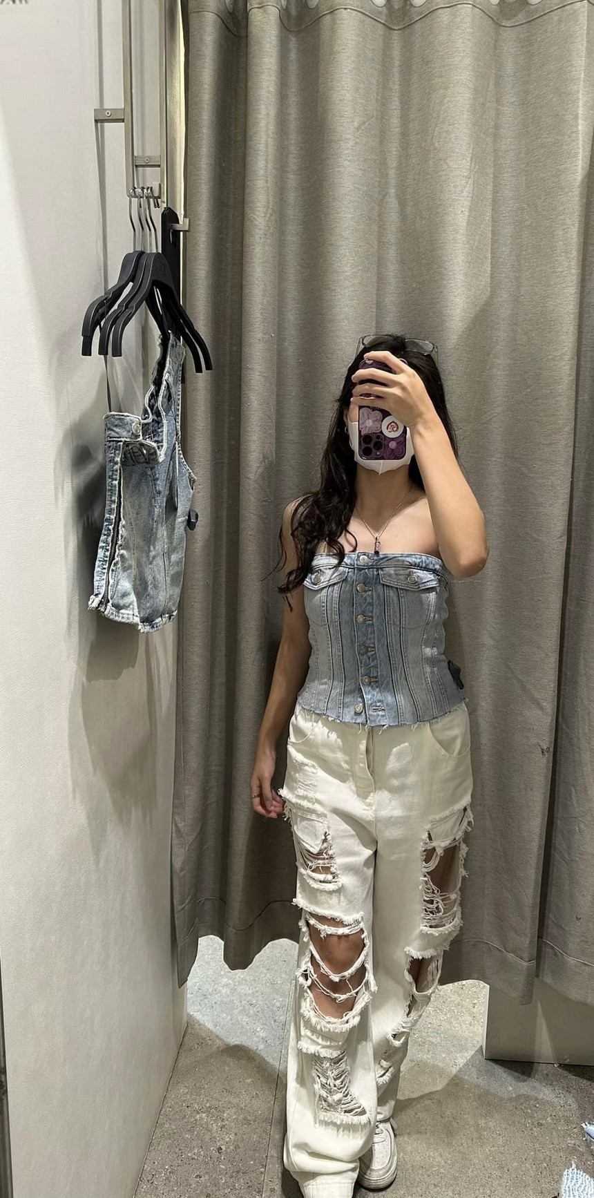 Hoa khôi bóng chuyền Kim Huệ chụp lén con gái qua cam thường, dân mạng hết lời khen 'phải đi thi hoa hậu' - Ảnh 2.