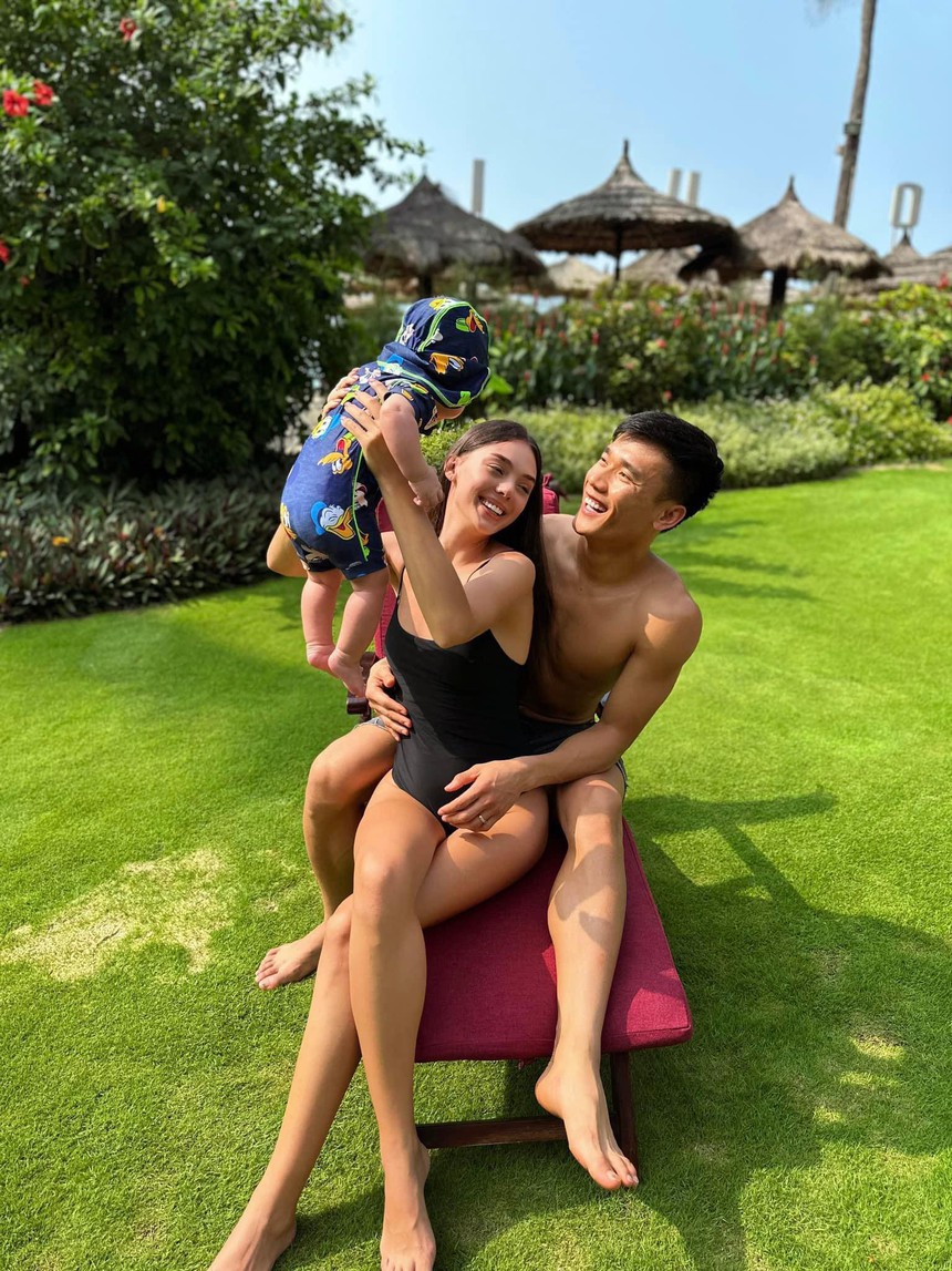 Loạt ảnh đẹp mỹ mãn vợ chồng thủ môn Bùi Tiến Dũng “xả” khi đang đi du lịch khiến dân tình tưởng đang xem tạp chí - Ảnh 4.