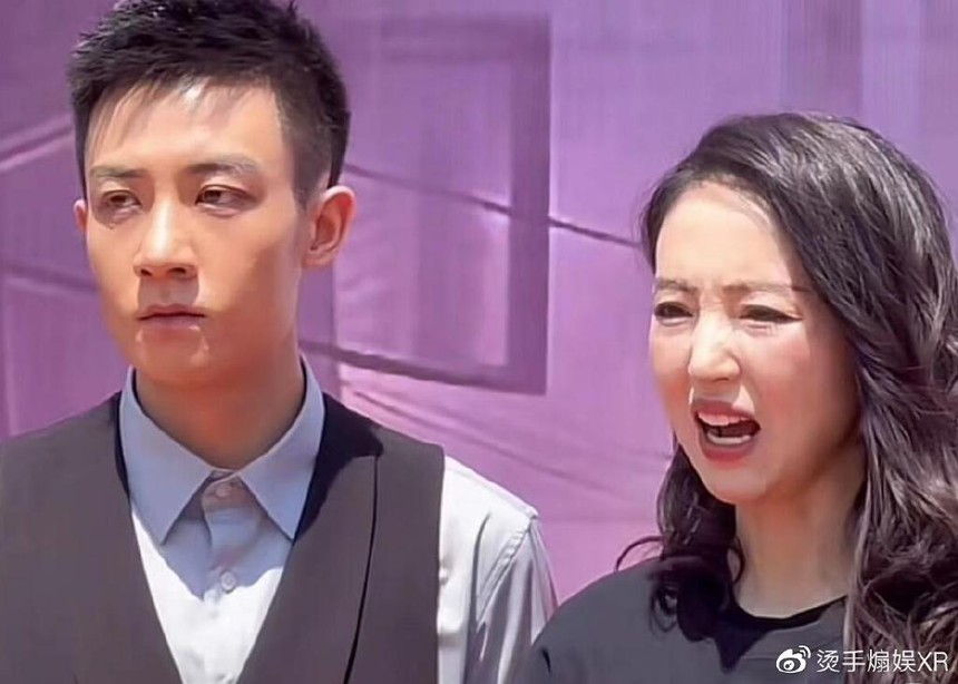 Giật mình vì nét già nua của 'mỹ nhân không tuổi' một thời, đã vậy còn đóng cặp với bạn diễn kém 13 tuổi! - Ảnh 4.