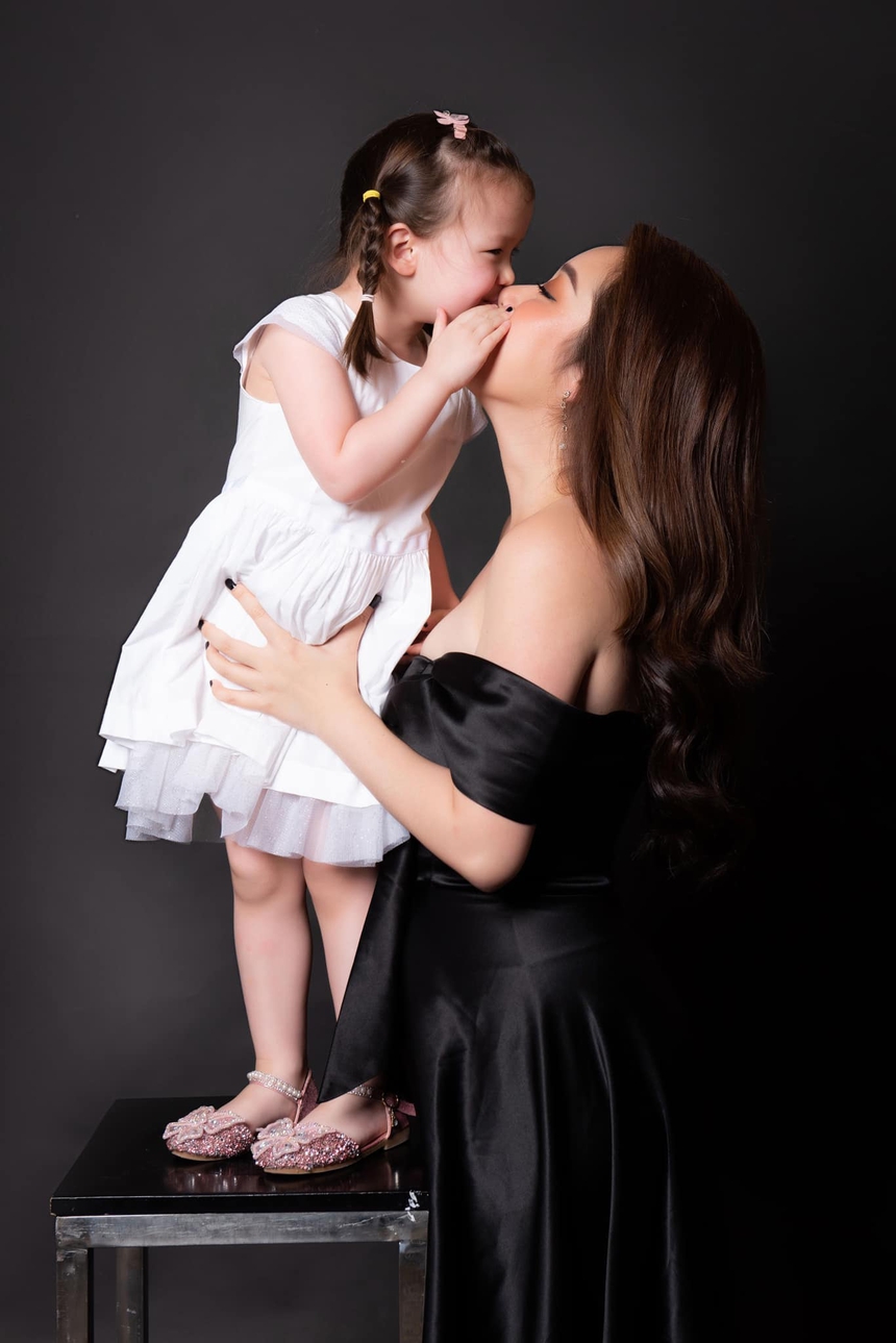 Cuộc hôn nhân êm đềm, giản đơn của Hoa hậu Ngô Phương Lan với chồng Tây - Ảnh 4. Cuộc hôn nhân êm đềm, giản đơn của Hoa hậu Ngô Phương Lan với chồng Tây - Ảnh 4.