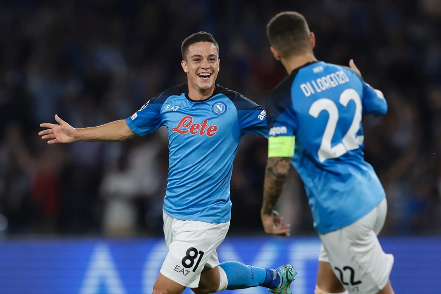 Napoli có thể đăng quang trên… bàn tiệc - Ảnh 1.