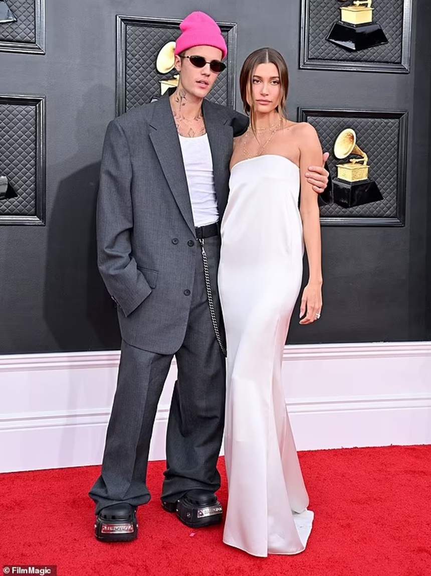 Justin Bieber đau khổ vì vợ đã phải chịu đựng 'khoảnh khắc buồn bã và khó khăn nhất' trong cuộc đời - Ảnh 1.