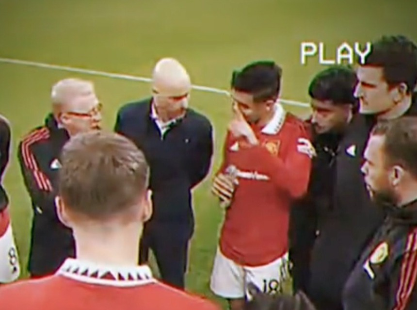 Casemiro xung phong đá luân lưu đầu tiên, fan MU thích thú gọi tên thủ lĩnh - Ảnh 2. Casemiro xung phong đá luân lưu đầu tiên, fan MU thích thú gọi tên thủ lĩnh - Ảnh 2.