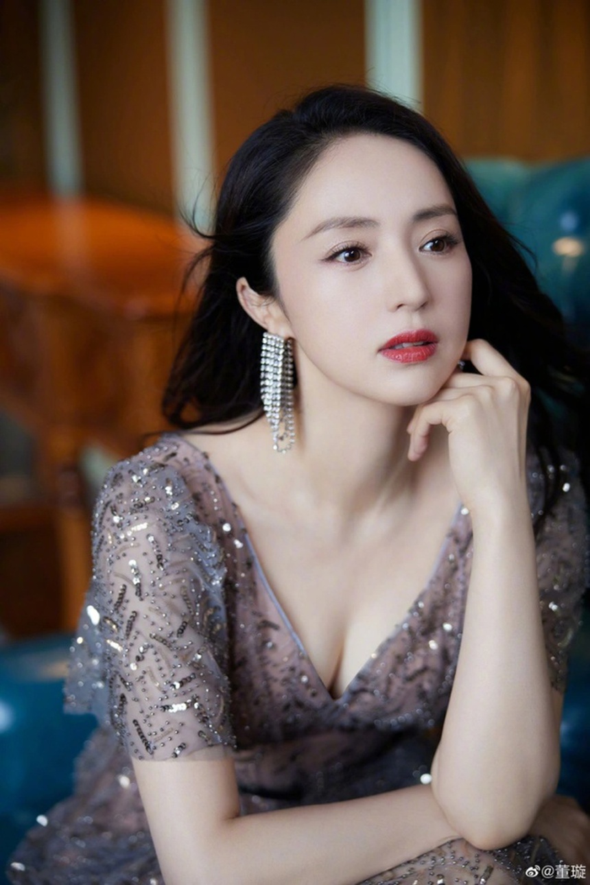 Giật mình vì nét già nua của 'mỹ nhân không tuổi' một thời, đã vậy còn đóng cặp với bạn diễn kém 13 tuổi! - Ảnh 10.