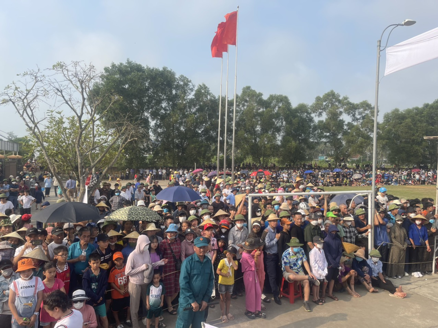 Sốt với trận cầu thiện nguyện của Quế Ngọc Hải: Khán giả đông không kém chảo lửa thành Vinh - Ảnh 6.