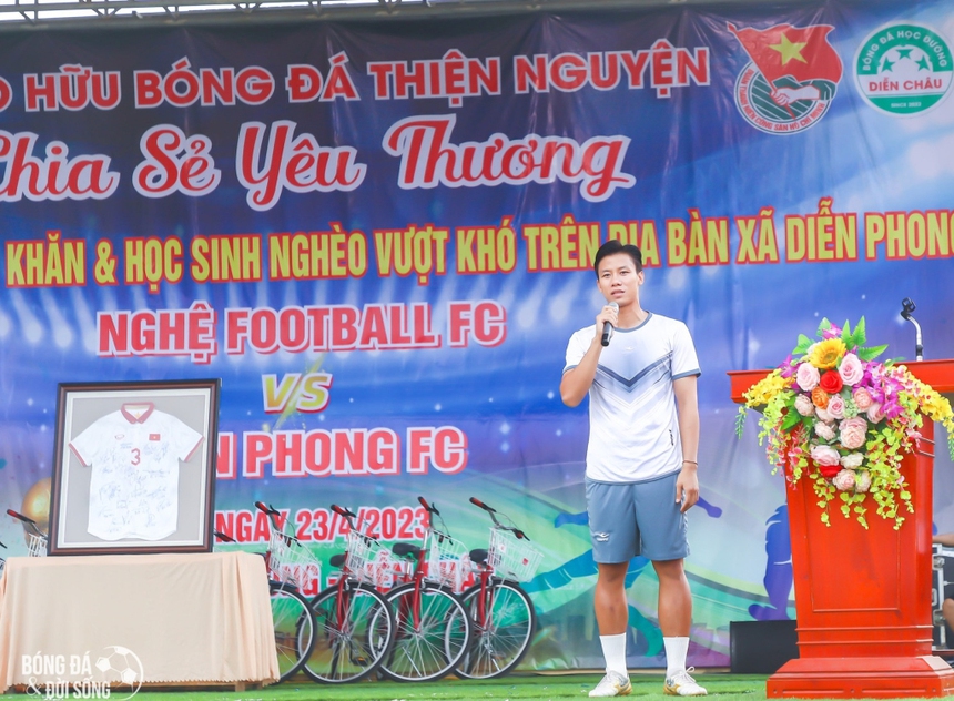 Sốt với trận cầu thiện nguyện của Quế Ngọc Hải: Khán giả đông không kém chảo lửa thành Vinh - Ảnh 4.