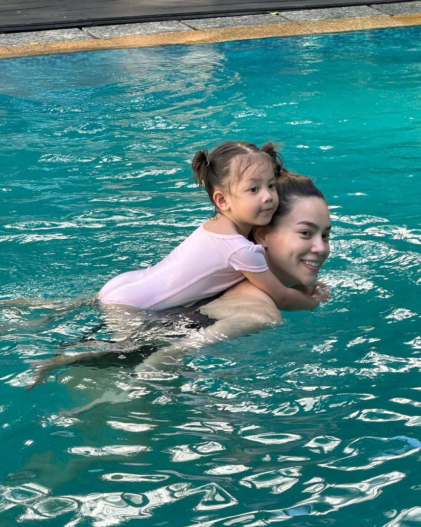 Lisa được gọi là "bản sao của Hà Hồ", nhìn khoảnh khắc này chính chủ cũng gật gù công nhận - Ảnh 1.