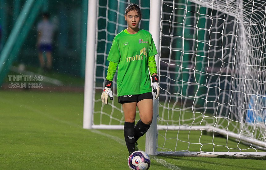 Nữ thủ môn 18 tuổi của Hà Nam xinh như hot girl, có một điểm còn 'out trình cả hoa hậu' - Ảnh 3. Nữ thủ môn 18 tuổi của Hà Nam xinh như hot girl, có một điểm còn 'out trình cả hoa hậu' - Ảnh 3.