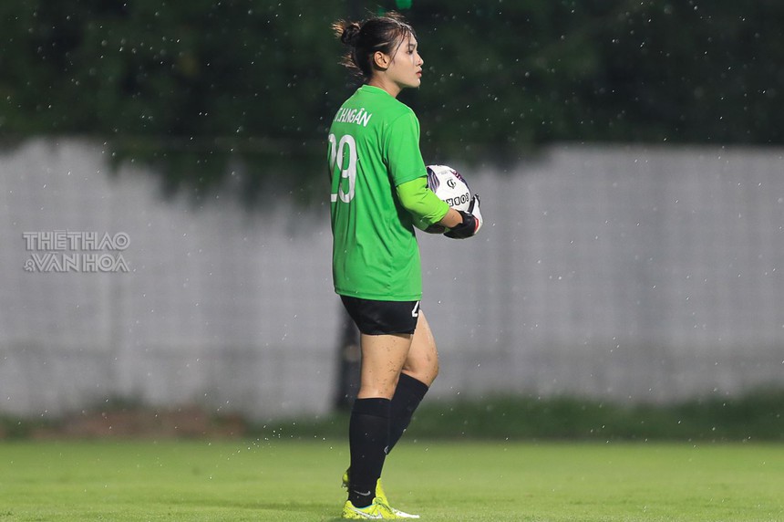 Nữ thủ môn 18 tuổi của Hà Nam xinh như hot girl, có một điểm còn 'out trình cả hoa hậu' - Ảnh 5. Nữ thủ môn 18 tuổi của Hà Nam xinh như hot girl, có một điểm còn 'out trình cả hoa hậu' - Ảnh 5.