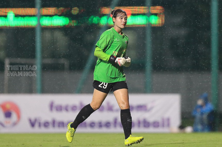 Nữ thủ môn 18 tuổi của Hà Nam xinh như hot girl, có một điểm còn 'out trình cả hoa hậu' - Ảnh 9. Nữ thủ môn 18 tuổi của Hà Nam xinh như hot girl, có một điểm còn 'out trình cả hoa hậu' - Ảnh 9.