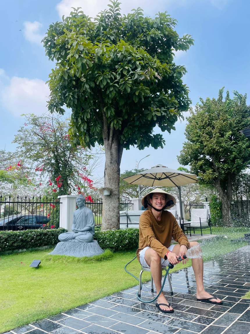 Biệt thự bề thế hơn 40 tỷ của diễn viên Quốc Trường: Diện tích hơn 300m2, thuộc khu phố nhà giàu ở TP.HCM - Ảnh 8.