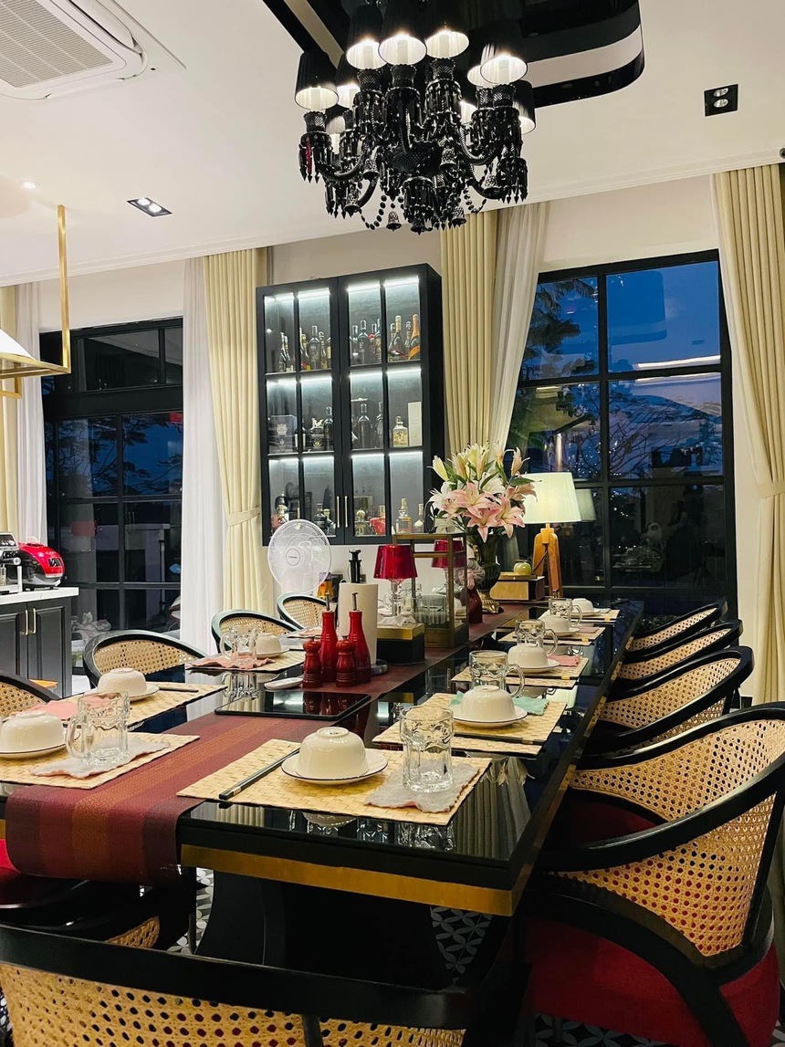 Biệt thự bề thế hơn 40 tỷ của diễn viên Quốc Trường: Diện tích hơn 300m2, thuộc khu phố nhà giàu ở TP.HCM - Ảnh 3.