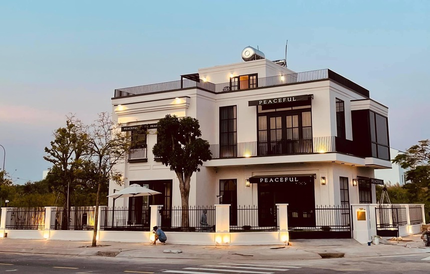 Biệt thự bề thế hơn 40 tỷ của diễn viên Quốc Trường: Diện tích hơn 300m2, thuộc khu phố nhà giàu ở TP.HCM - Ảnh 2.