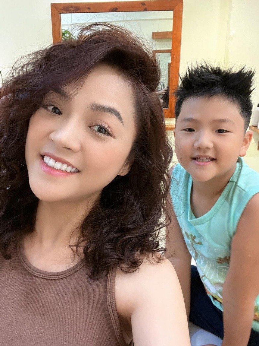 Thu Quỳnh khoe dáng trong loạt ảnh bikini, để lộ hình xăm lớn - Ảnh 9.