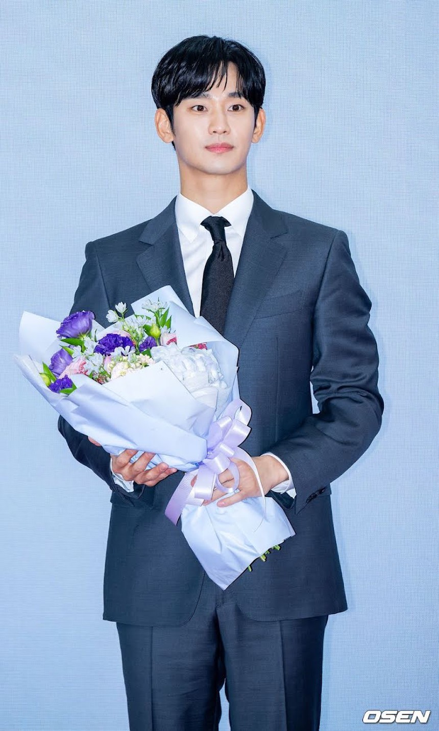 Kim Soo Hyun đích thị là "thánh hack tuổi", 35 tuổi vẫn không khác gì sau 10 năm đóng Vì Sao Đưa Anh Tới - Ảnh 2.