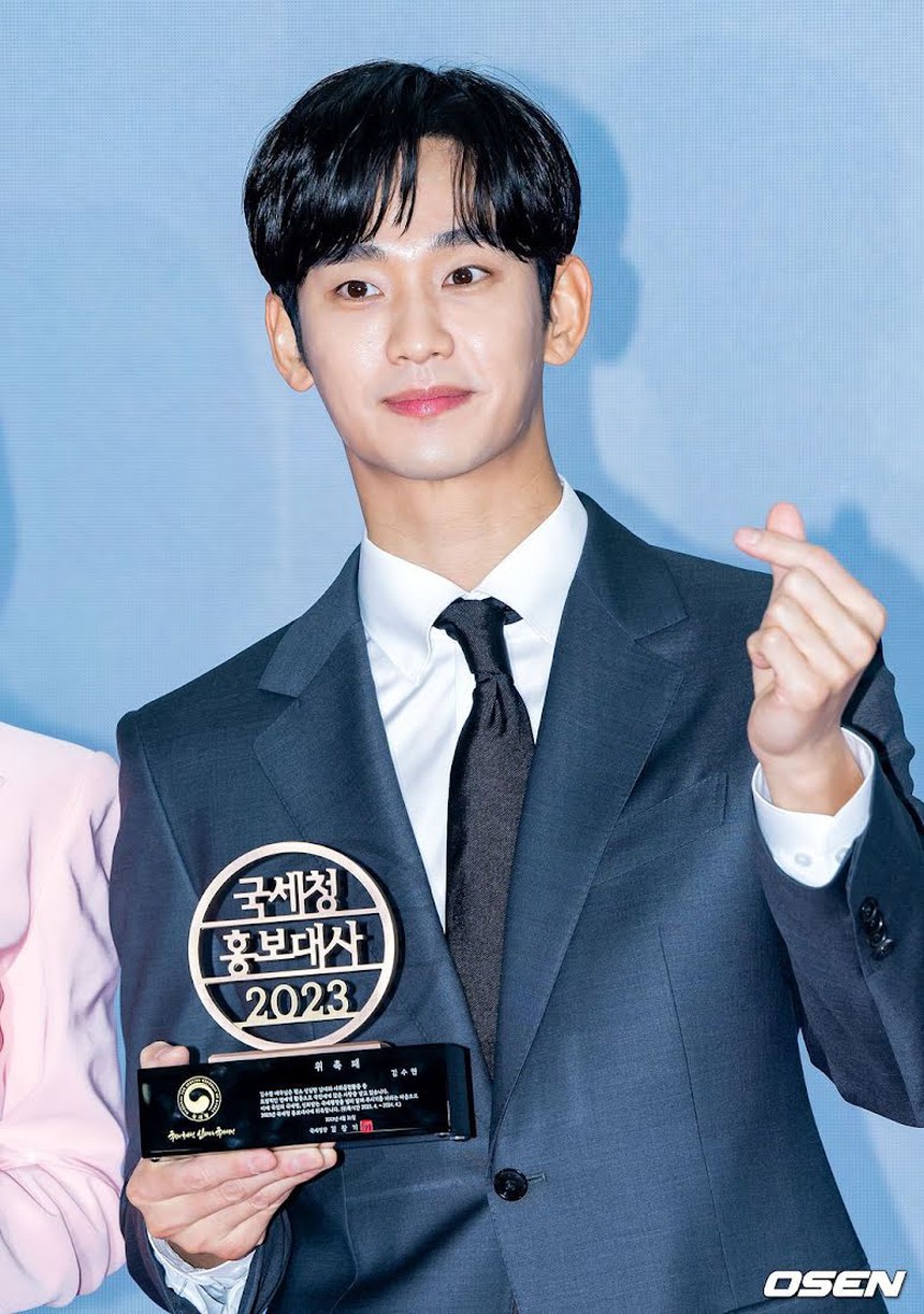 Kim Soo Hyun đích thị là "thánh hack tuổi", 35 tuổi vẫn không khác gì sau 10 năm đóng Vì Sao Đưa Anh Tới - Ảnh 3.