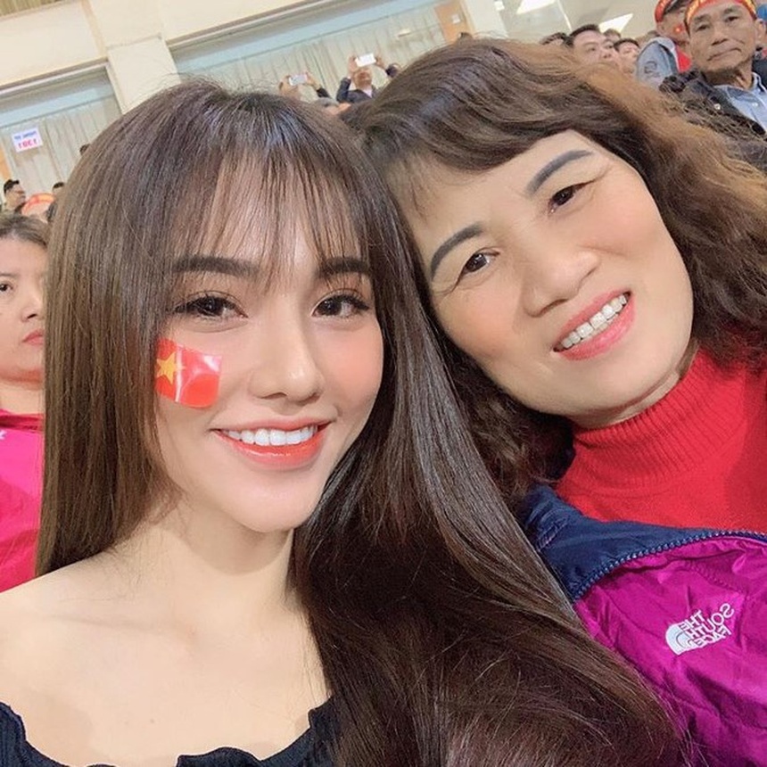 Rộ nghi vấn tiền vệ Hoàng Đức 'đường ai nấy đi' với bạn gái Gia Hân, netizen soi ra động thái của cả hai - Ảnh 6.