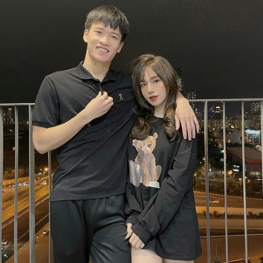 Rộ nghi vấn tiền vệ Hoàng Đức 'đường ai nấy đi' với bạn gái Gia Hân, netizen soi ra động thái của cả hai - Ảnh 3.